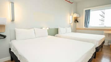 Escrivaninha, cortinas blackout, quartos à prova de som, berços grátis