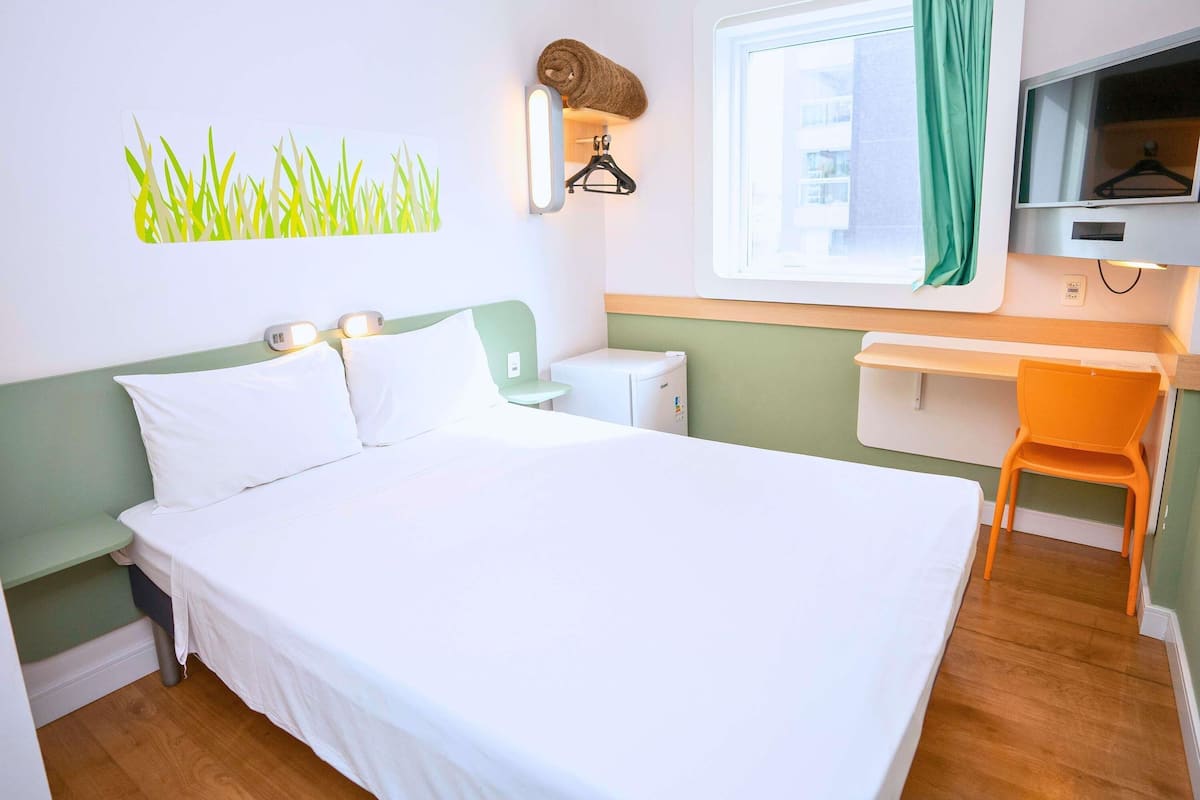 Departamento superior, 1 cama matrimonial | Escritorio, cortinas blackout, insonorización y cunas gratuitas