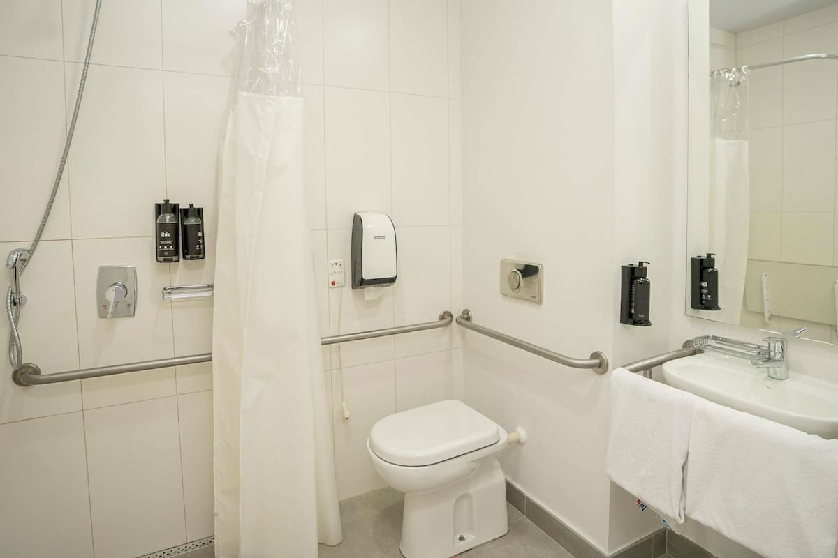 Departamento estándar, 1 cama matrimonial, con acceso para personas discapacitadas | Escritorio, cortinas blackout, insonorización y cunas gratuitas