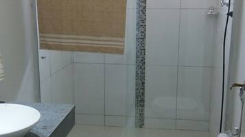 Suite | Bathroom | Shower, towels