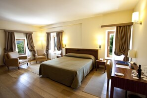 슈피리어 더블룸 | 미니바, 객실 내 금고, 책상, 무료 유아용 침대