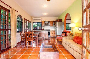 32-吋平面電視、有線頻道、電視、 DVD 播放機