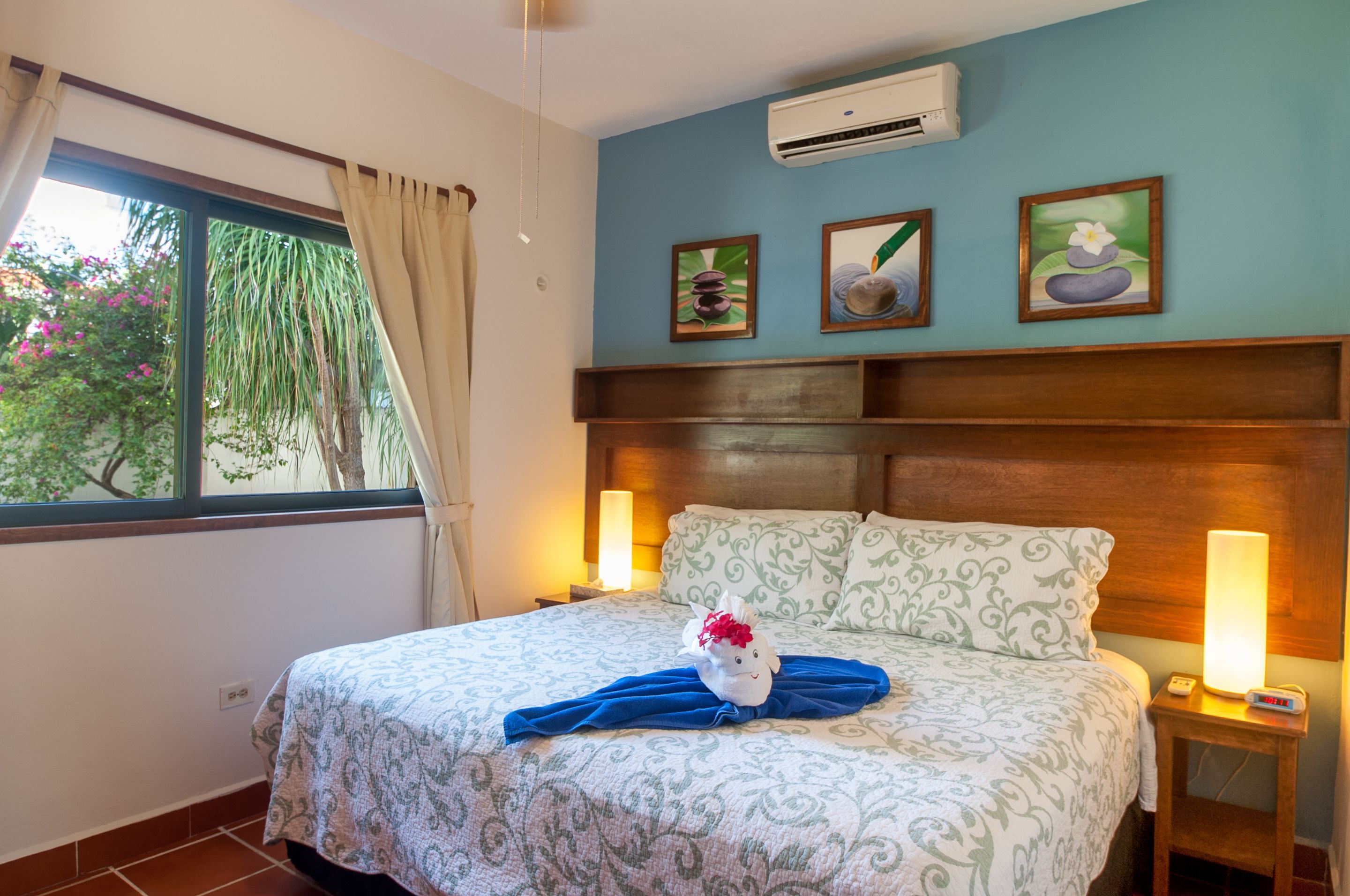 2 quartos, roupas de cama premium, cofres nos quartos, escrivaninha
