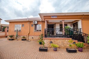 Exterior - Mount Zion Hotel Annex (Kampala)
