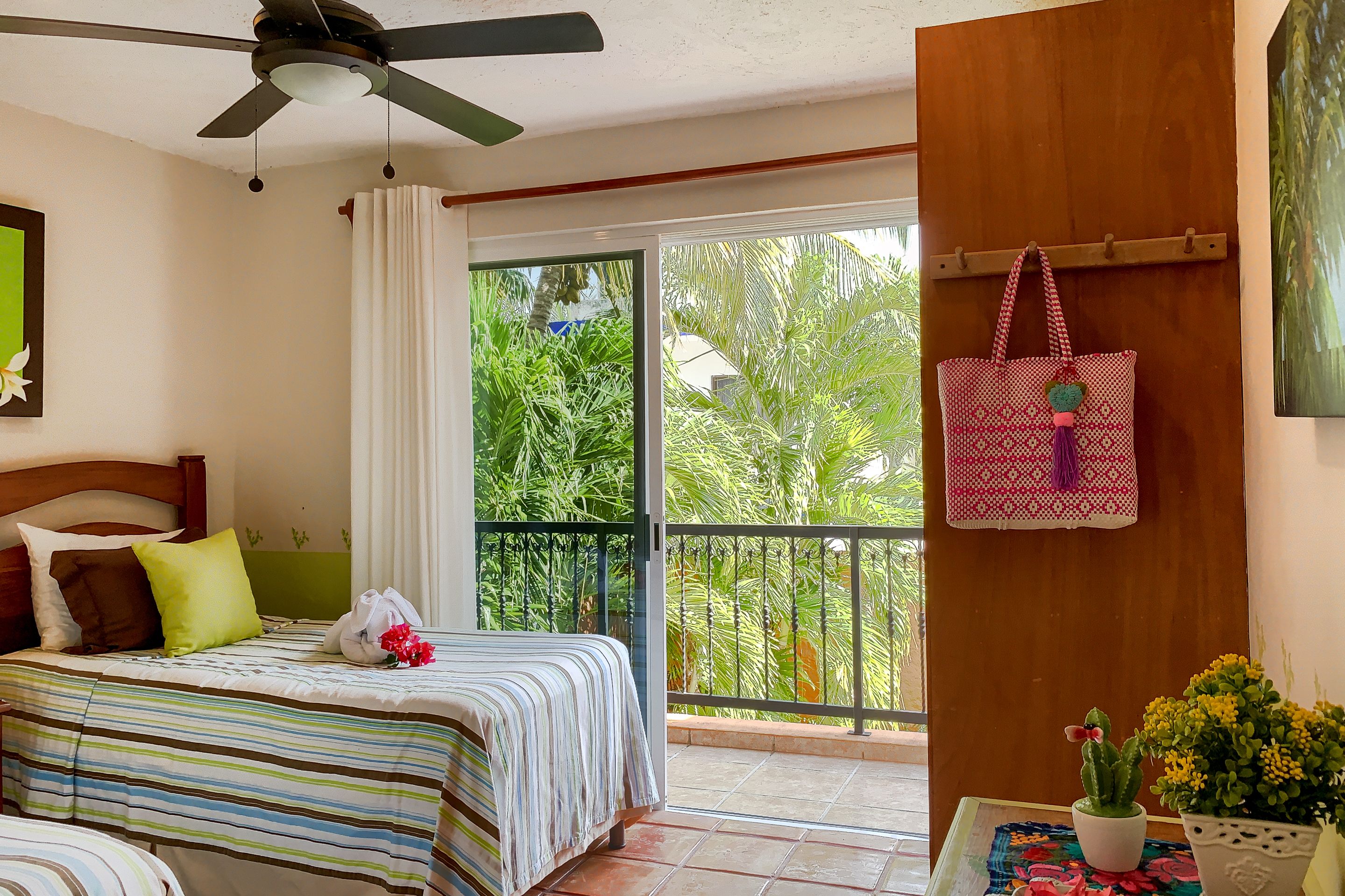 Vila Mewah, 4 kamar tidur, area halaman | 1 kamar tidur, seprai premium, brankas, dan meja kerja