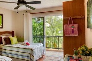 Luxury-Villa, 4 Schlafzimmer, zum Innenhof hin | 1 Schlafzimmer, hochwertige Bettwaren, Zimmersafe, Schreibtisch