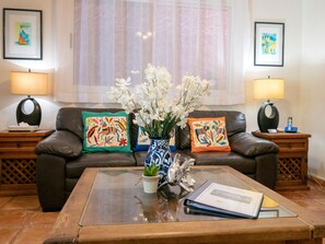 32-吋平面電視、有線頻道、電視、 DVD 播放機