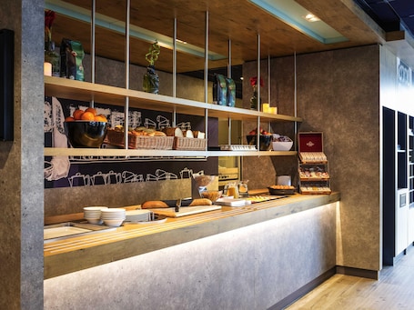 Daily buffet breakfast for a fee. ibis budget Rotterdam The Hague Airport