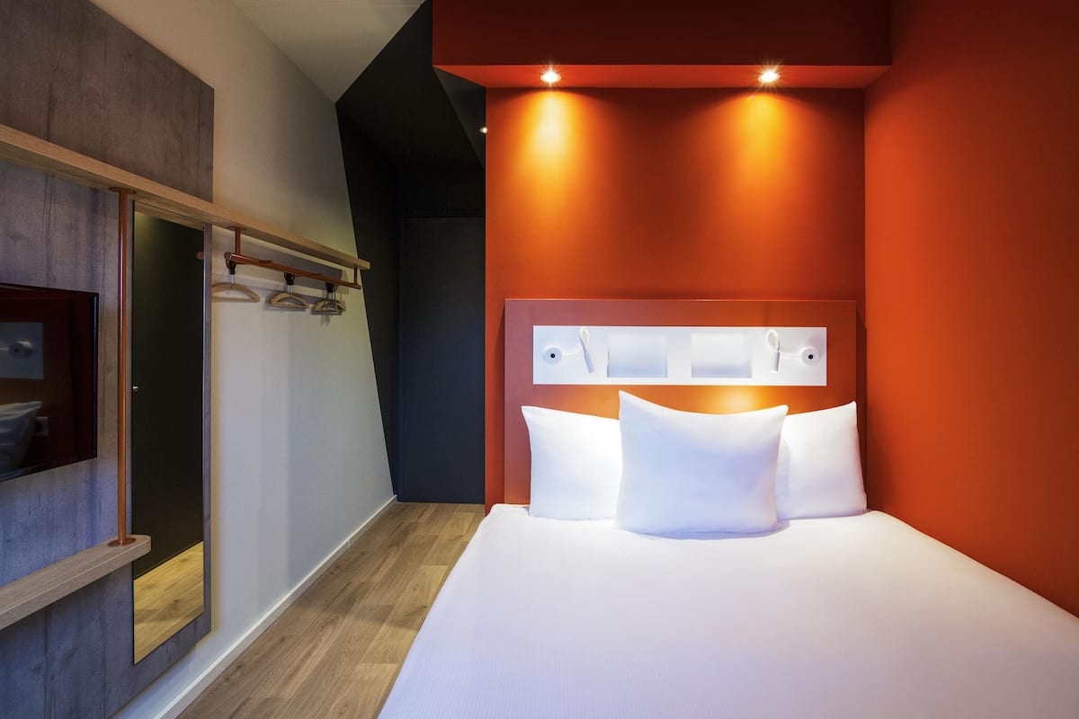 double room, 1 double bed | soundproofing, free wifi, bed sheets