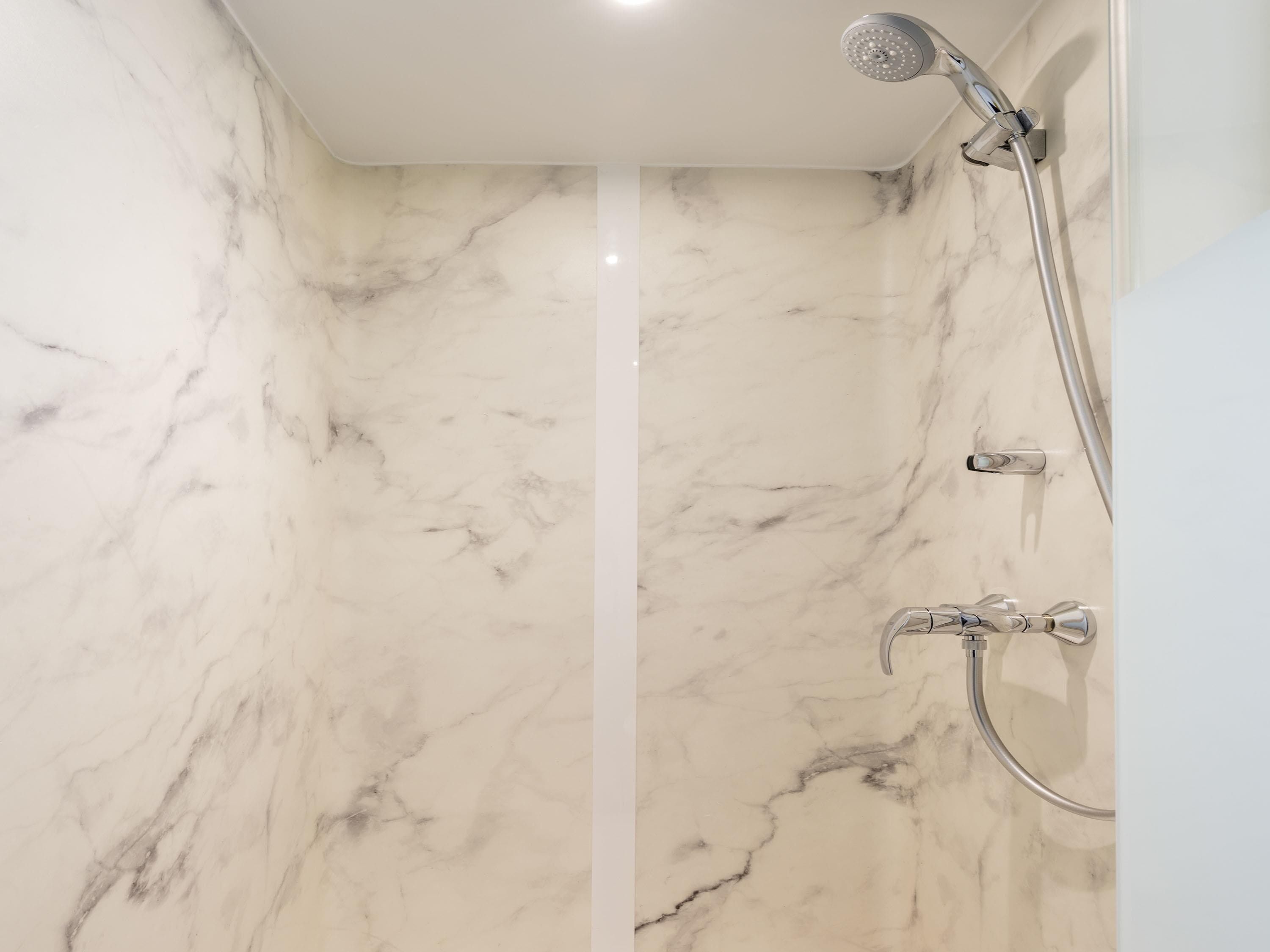 soundproofing, free wifi, bed sheets