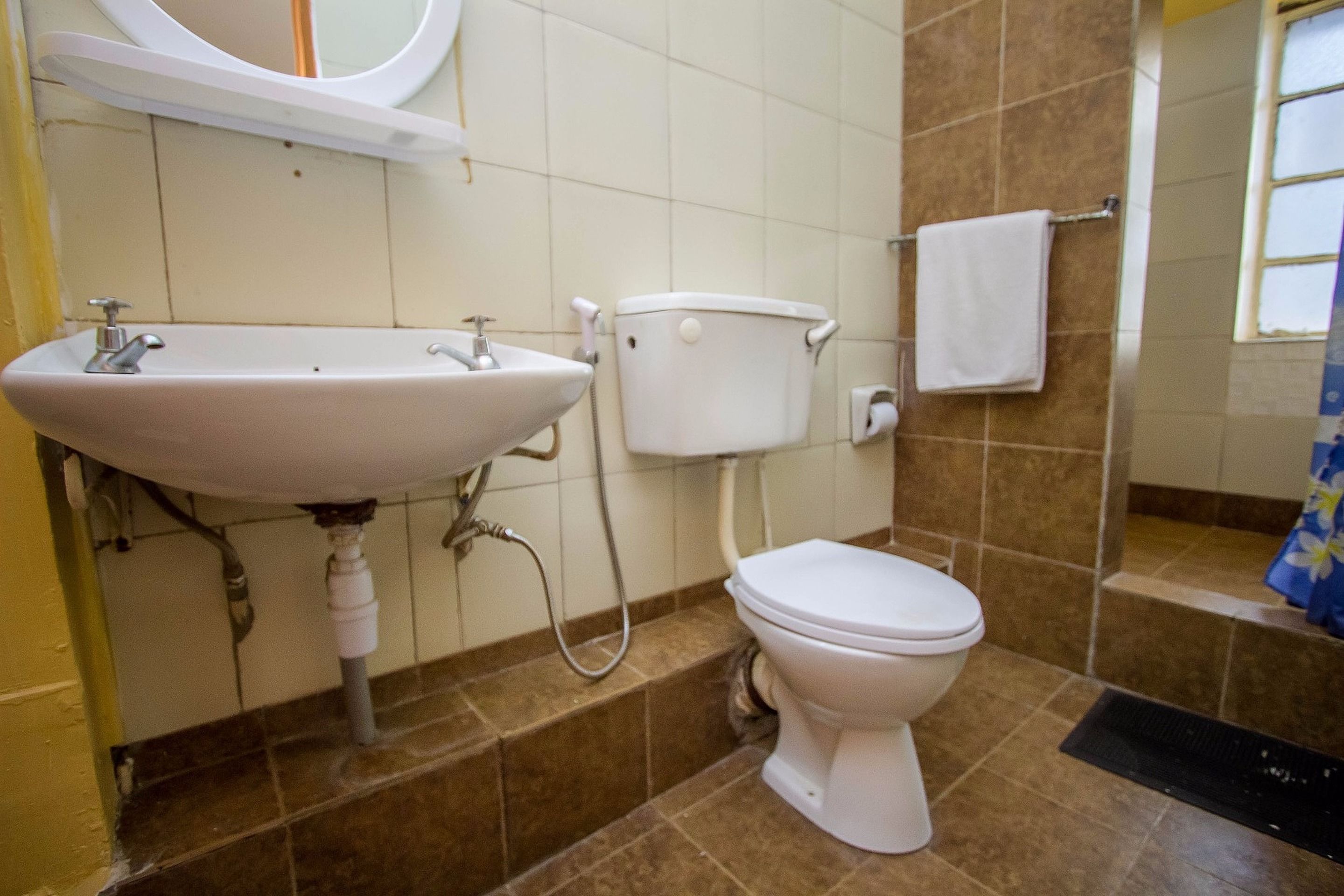 Photo - Hotel Embassy