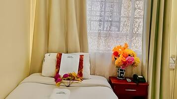 Phòng đơn Economy, quang cảnh thành phố | Bàn, bàn ủi/dụng cụ ủi quần áo, truy cập Internet không dây miễn phí