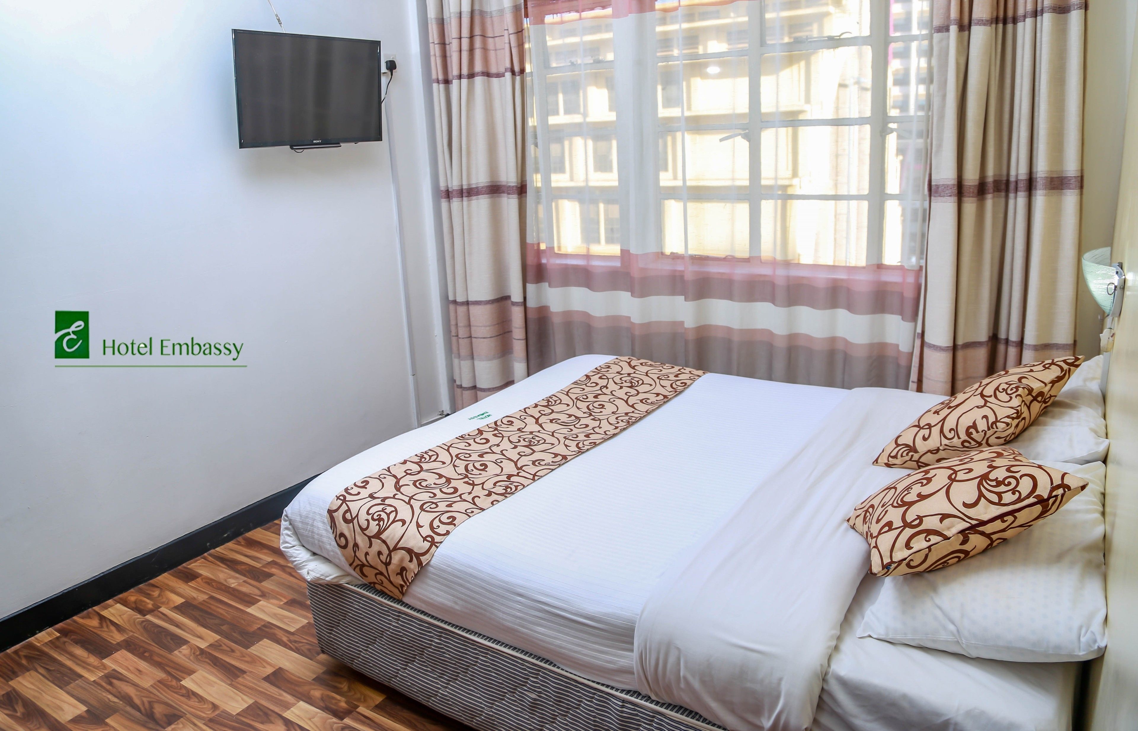 Photo - Hotel Embassy