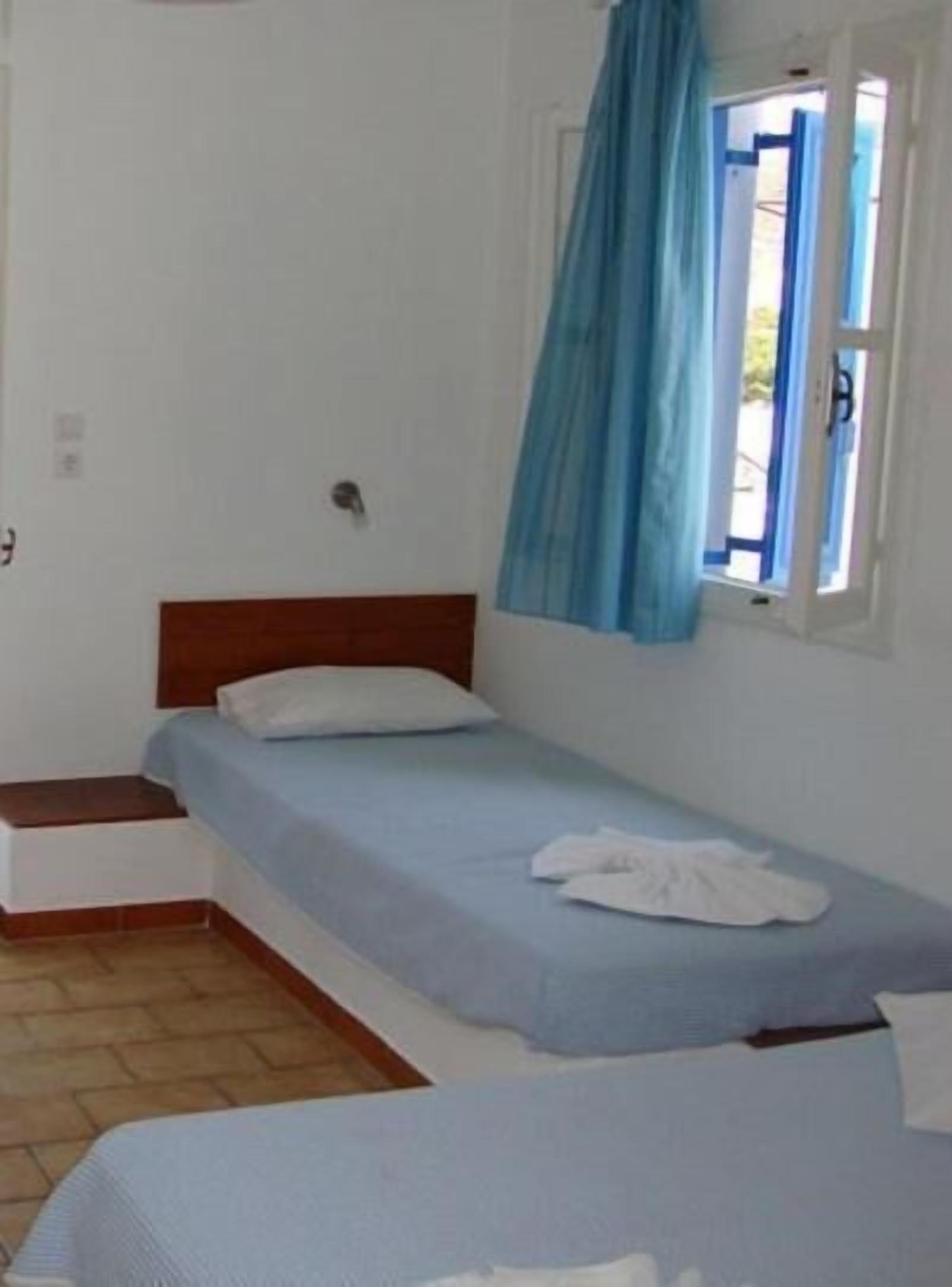 desk, iron/ironing board, free cots/infant beds, rollaway beds