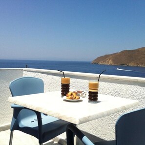 Outdoor dining - Pelagos Hotel (Amorgos)
