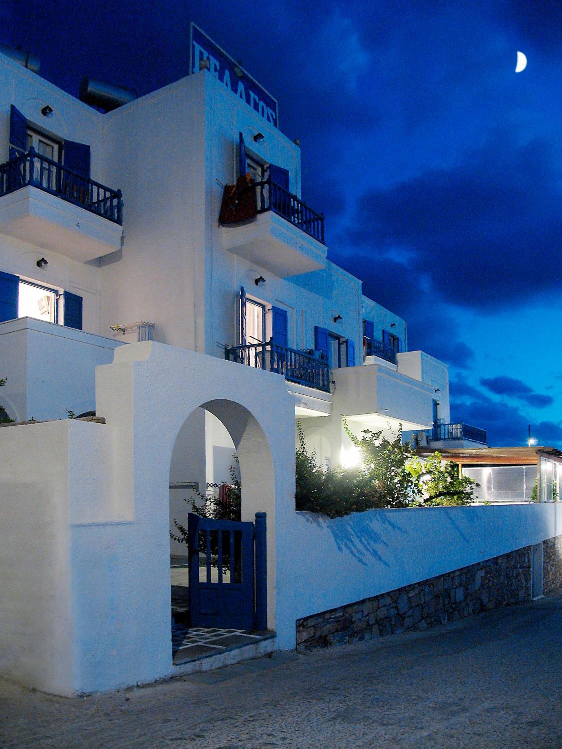 تفاصيل الفندق من الخارج