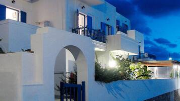 تفاصيل الفندق من الخارج