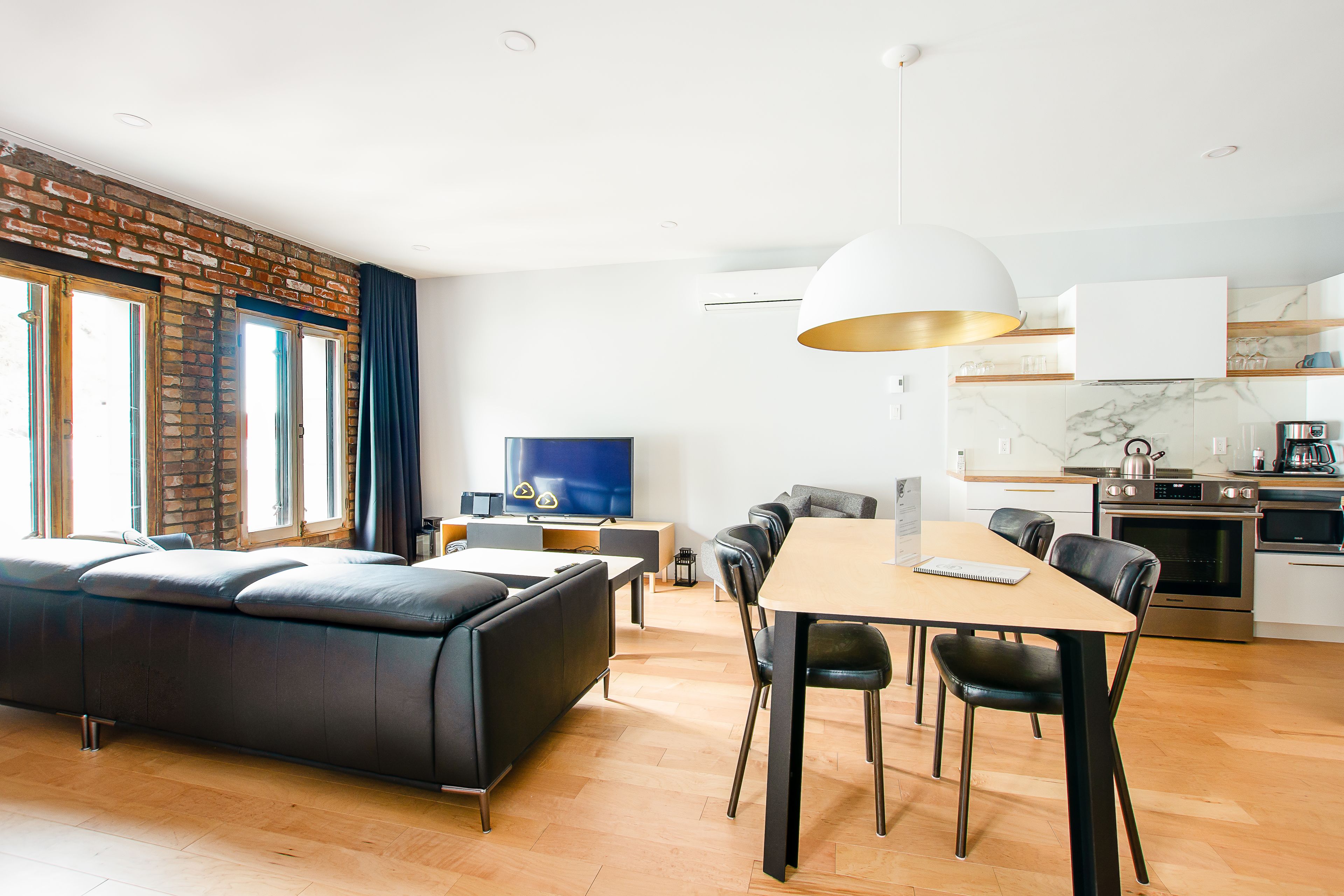 Loft, 1 Schlafzimmer (SP 304) | Wohnbereich | 40-Zoll-Flachbildfernseher mit Kabelempfang, Fernseher