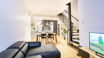 Departamento, 1 habitación (+ Bunkbed SP 108) | Sala de estar | Televisión de pantalla plana de 40 pulgadas con canales por cable