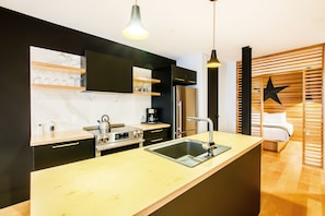 Apartament, 2 dormitoris (SP 301) | Cuina privada | Frigorífic gran, microones, forn i placa de cuina