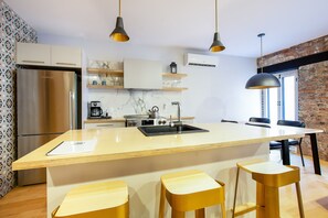 Loft, 1 habitación (SP 307) | Cocina privada | Refrigerador con congelador, microondas, horno y parrilla de estufa 
