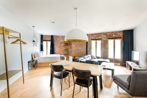 Loft, 1 habitación (SP 304) | Ćrea de sala de estar | Televisión de pantalla plana de 40 pulgadas con canales por cable