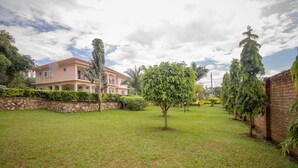 Property grounds - Dream Palace Hotel Mbale (Mbale)