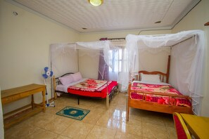 Standard Twin Room | In-room safe, desk, free WiFi