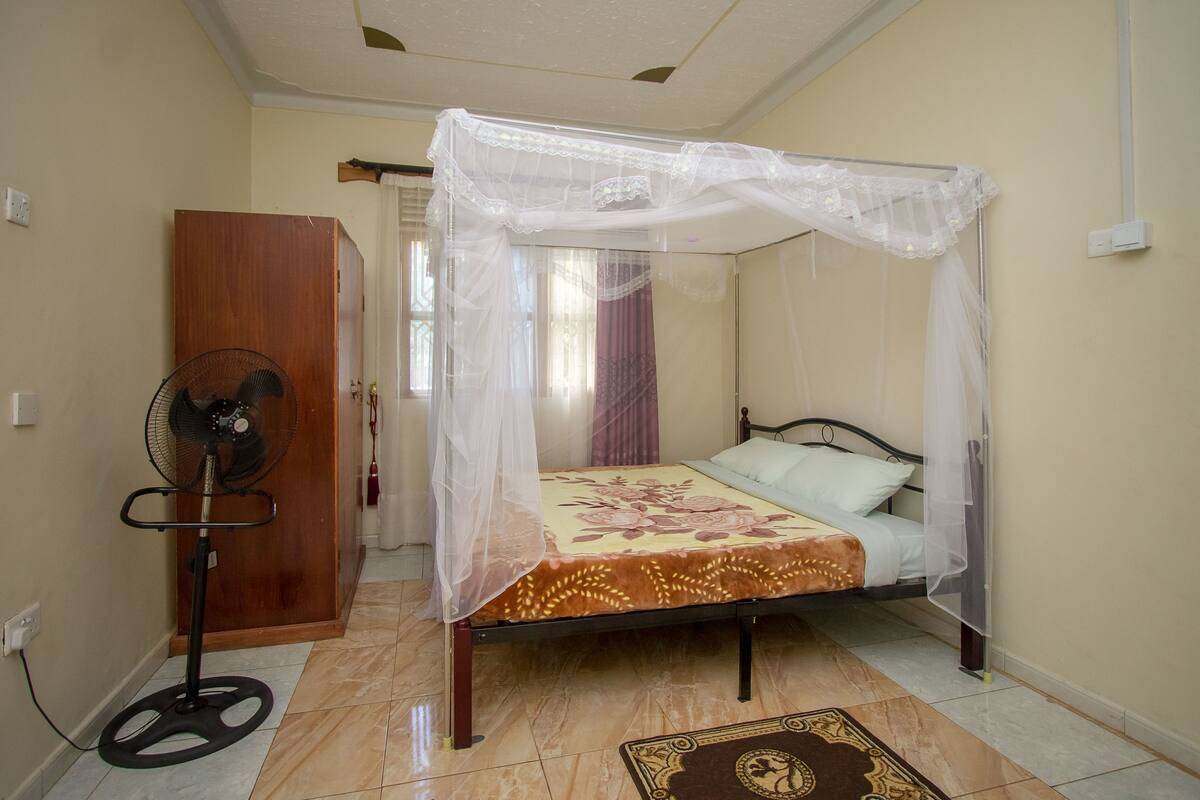 Deluxe Double Room | In-room safe, desk, WiFi (free)