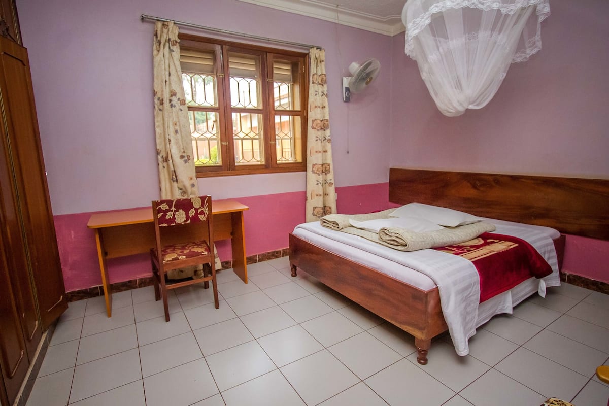 Executive Room | Desk, WiFi (free)