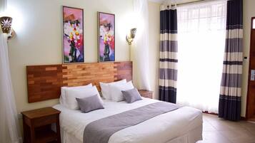 Habitación Deluxe doble, 1 cama de matrimonio grande | Escritorio y espacio para trabajar con un portátil