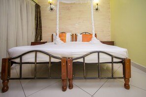 Deluxe Double Room, 1 King Bed | Desk, laptop workspace, iron/ironing board, free WiFi