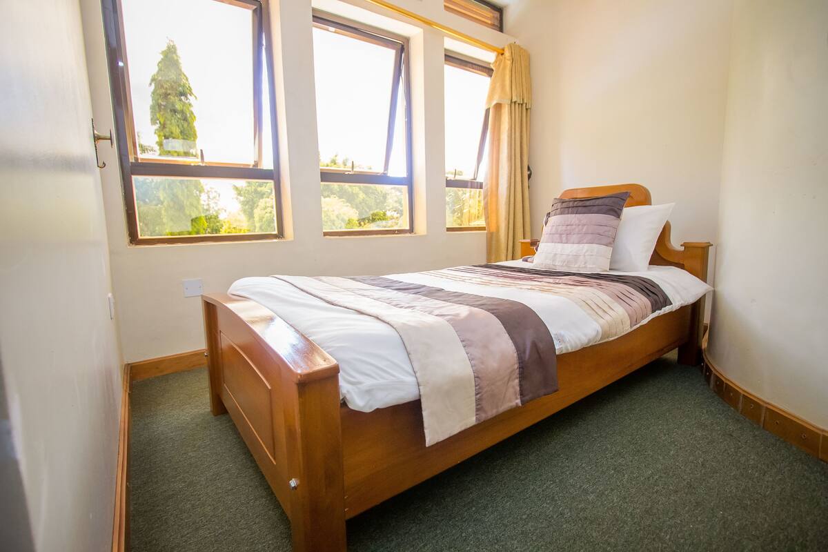 Standard Single Room | Desk, WiFi (free)