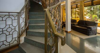 Crown Suites Hotel