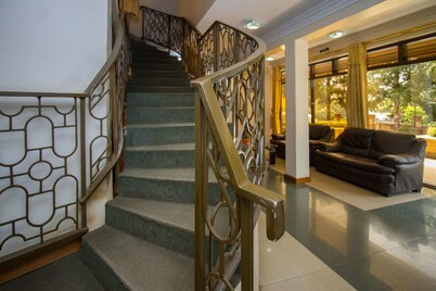 Crown Suites Hotel