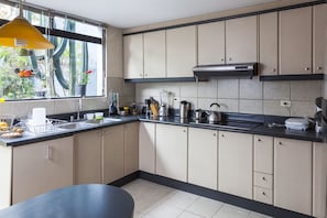 Fridge, microwave