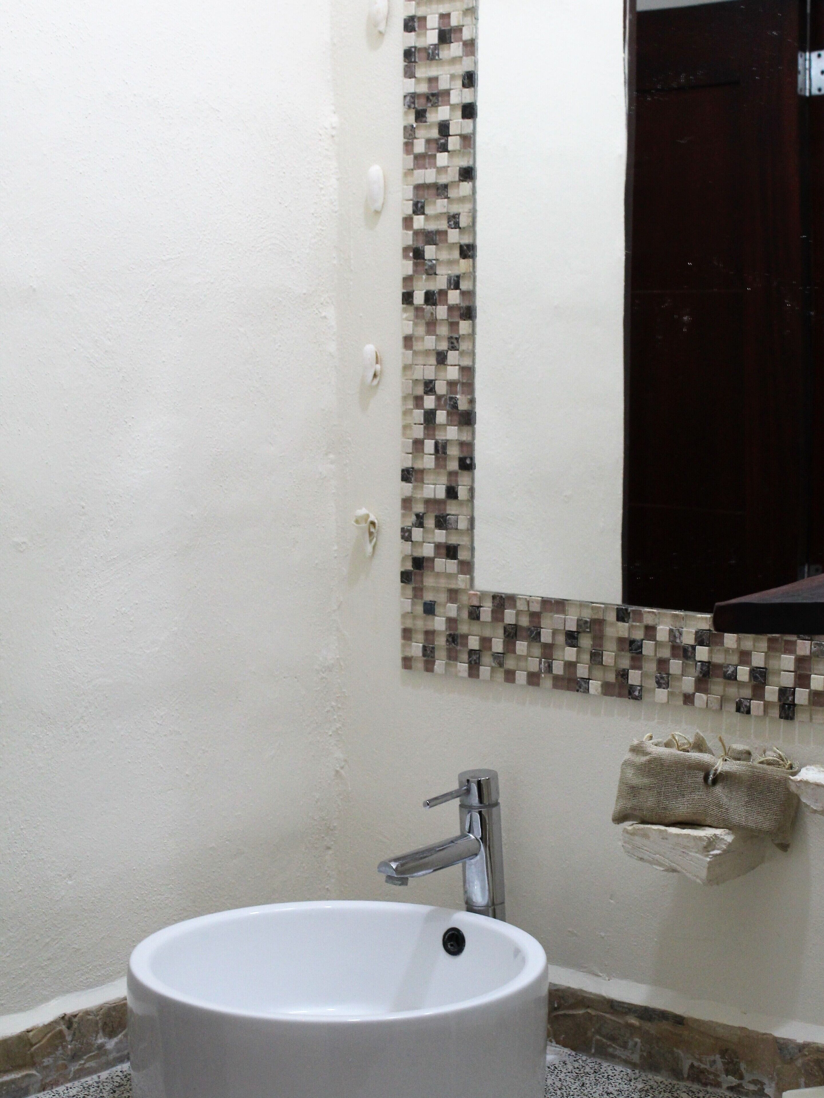 suite, kitchenette | bathroom sink