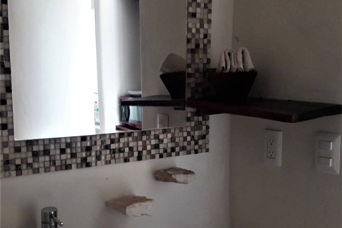 suite, kitchenette | bathroom sink