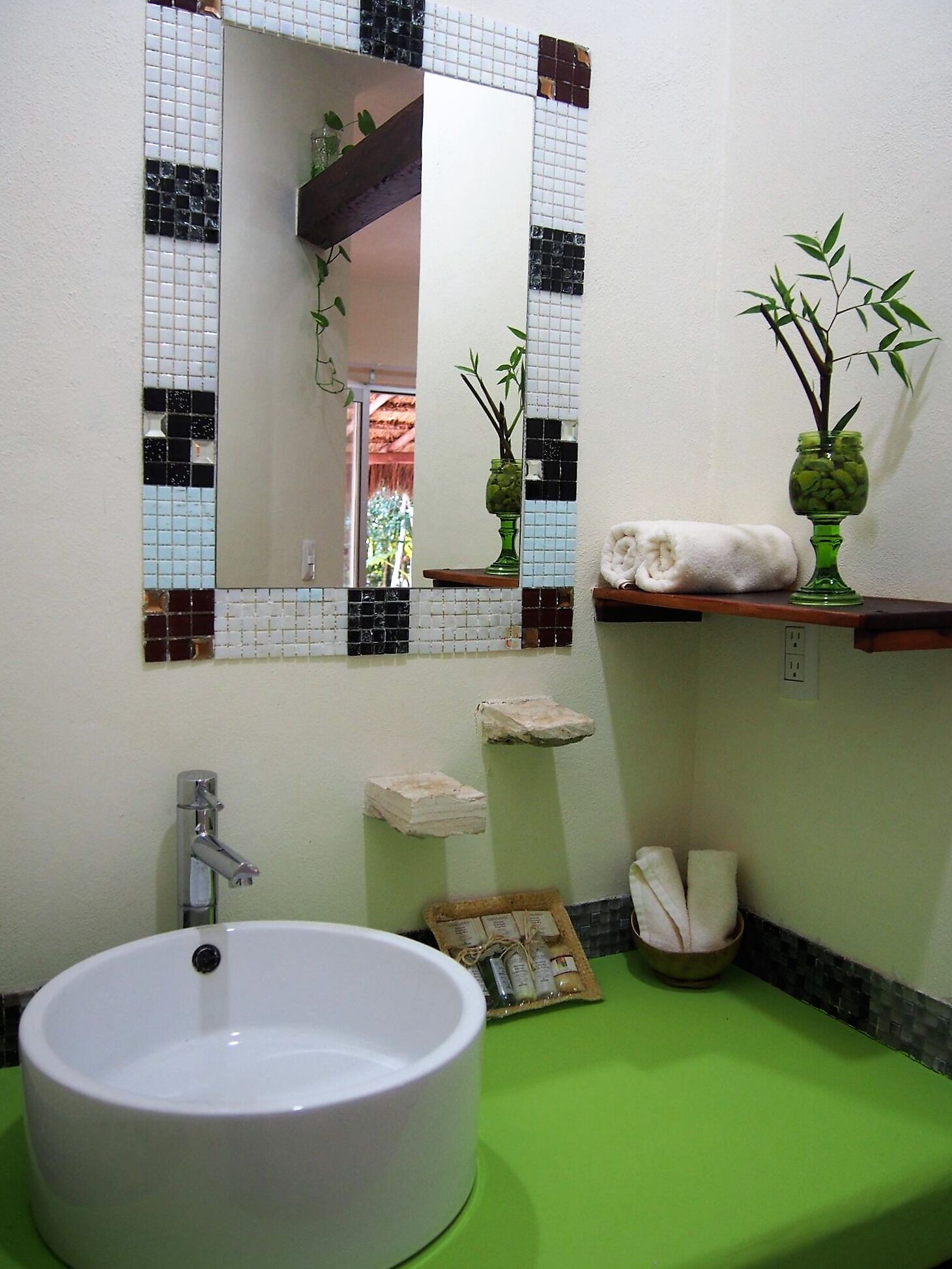 loft armonia | bathroom | shower, free toiletries, towels