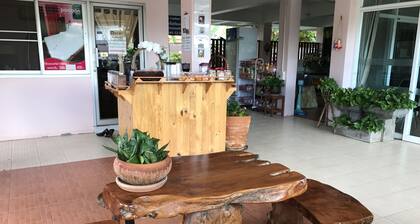 Ponlaan Apartment