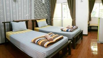 Standard Twin Room  | โต๊ะทำงาน, ผ้าม่านกันแสง, เตียงเสริม/เปล, Wi-Fi ฟรี