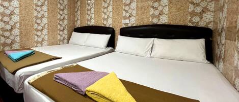 Quadruple Room | Iron/ironing board, free WiFi