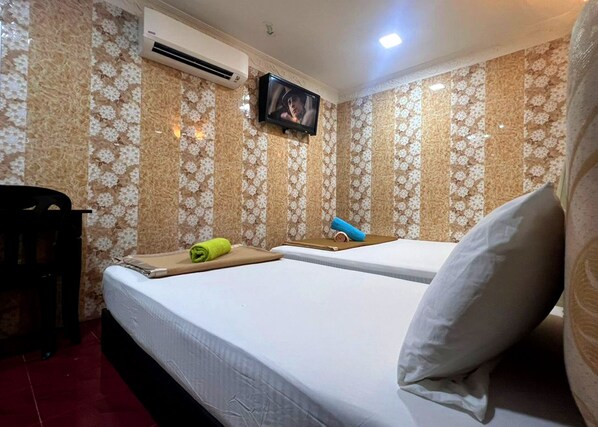 Triple Room | Iron/ironing board, free WiFi - New Wave Hotel Melawati (Taman Melawati)