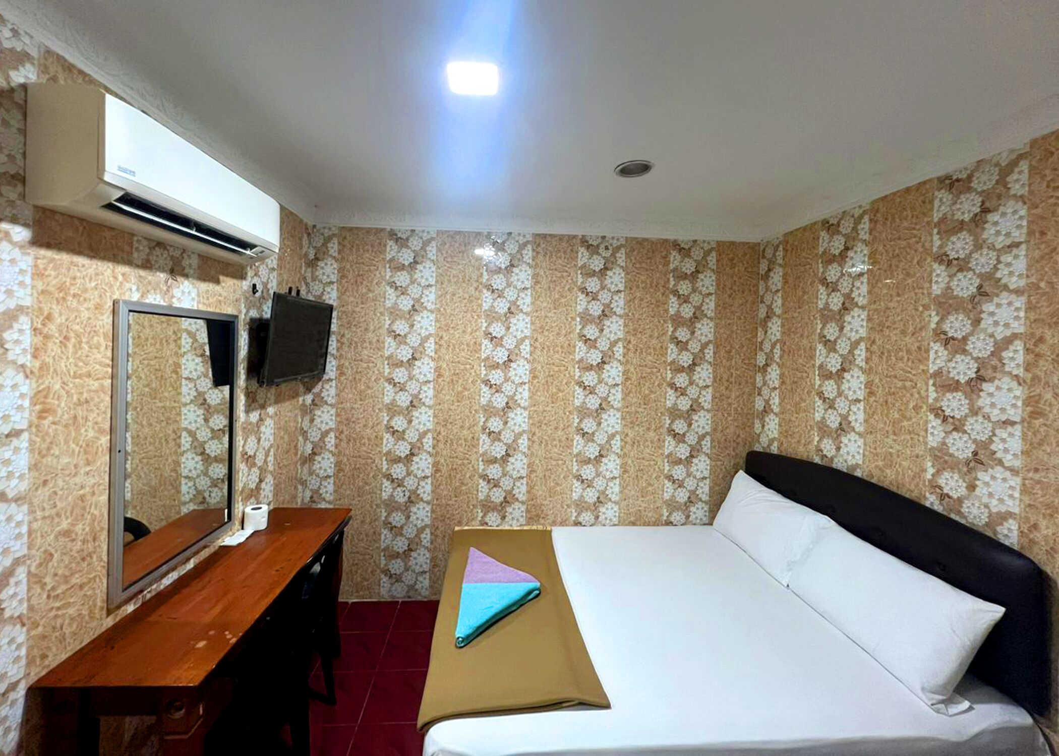 Iron/ironing board, free WiFi