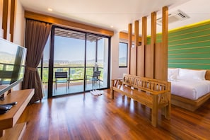 Duplex Sea View | Minibar, in-room safe, desk, blackout drapes