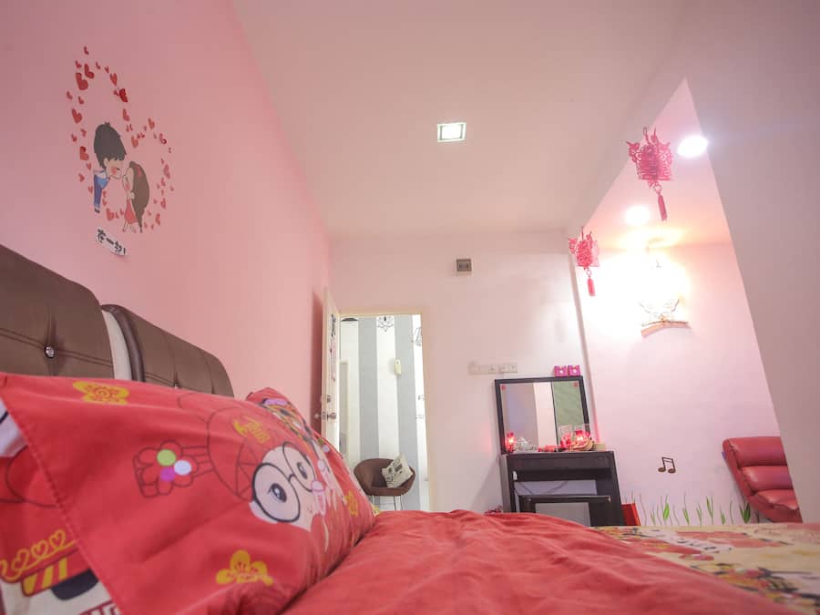 Suite Romantica, 1 letto queen, bagno privato, vista città | Una scrivania, ferro/asse da stiro, Wi-Fi gratuito
