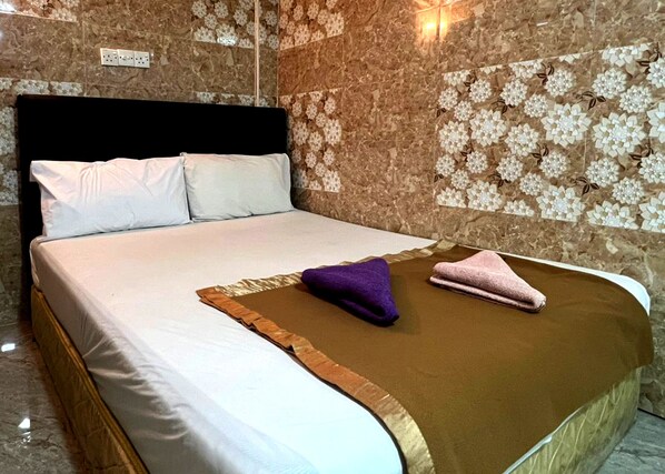 Kamar Double | Meja kerja, setrika/meja setrika, dan Wi-Fi gratis