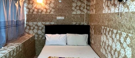Chambre double | Bureau, fer et planche Ă repasser, accĂšs au Wi-Fi (inclus)