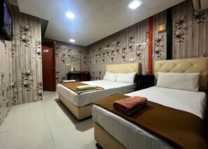 Kamar Triple | Meja kerja, setrika/meja setrika, dan Wi-Fi gratis