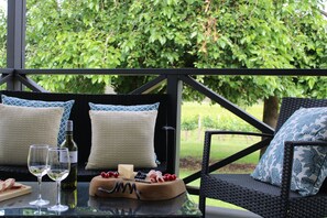 Upper Reach Spa Cottage | Terrace/patio - Vineyard Cottage at Upper Reach Winery (Baskerville)